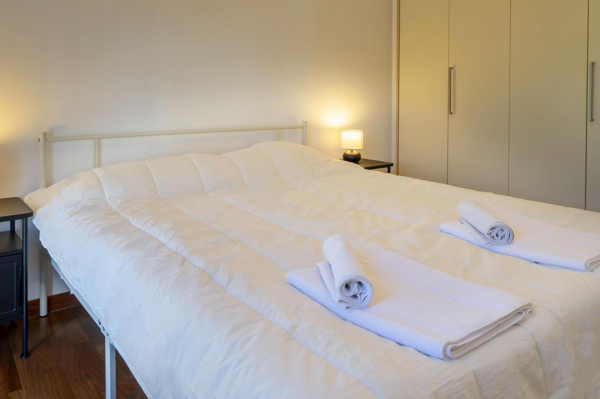Comfortable, Wide And Cozy Apartment Rom